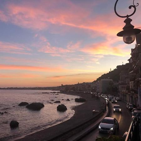 Hostel Beach House Giardini-Naxos Buitenkant foto
