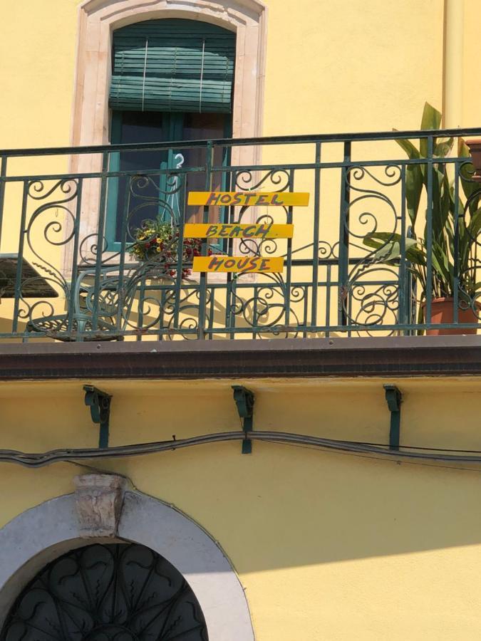 Hostel Beach House Giardini-Naxos Buitenkant foto