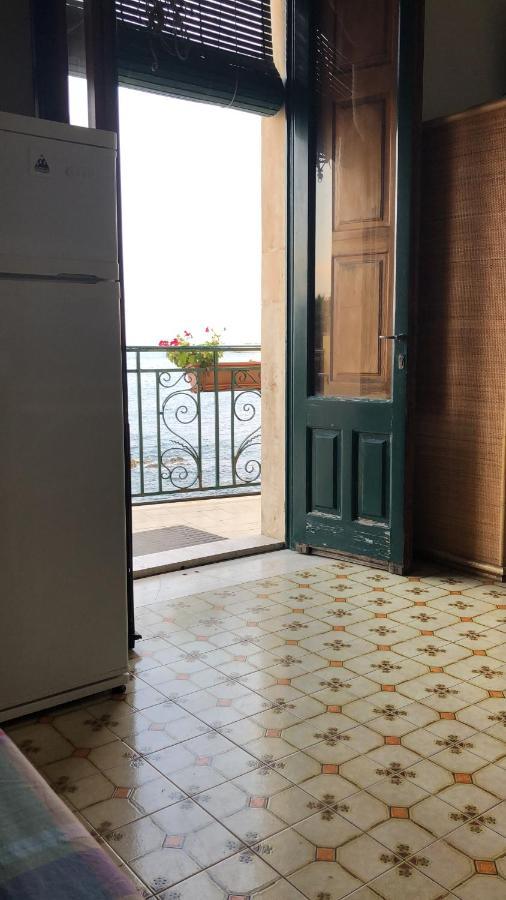Hostel Beach House Giardini-Naxos Buitenkant foto