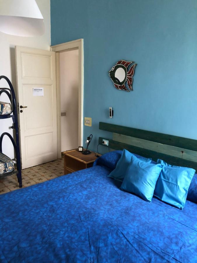 Hostel Beach House Giardini-Naxos Buitenkant foto