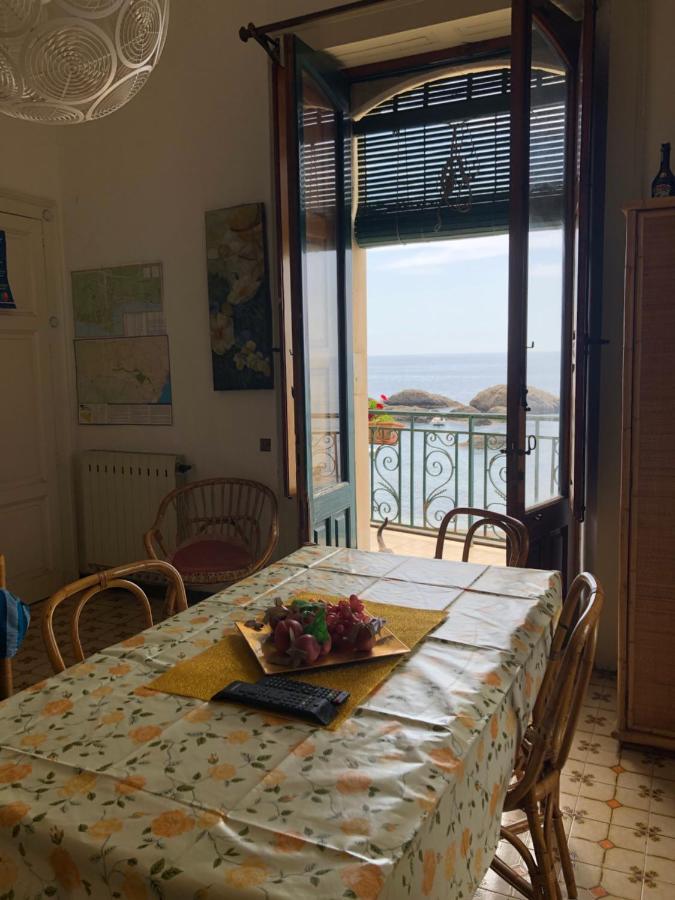 Hostel Beach House Giardini-Naxos Buitenkant foto