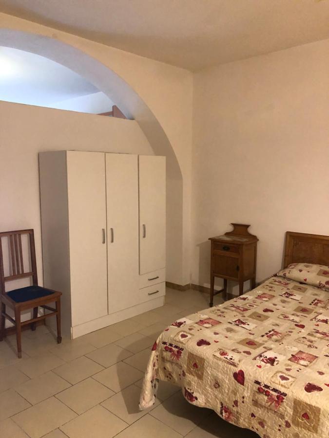 Hostel Beach House Giardini-Naxos Buitenkant foto