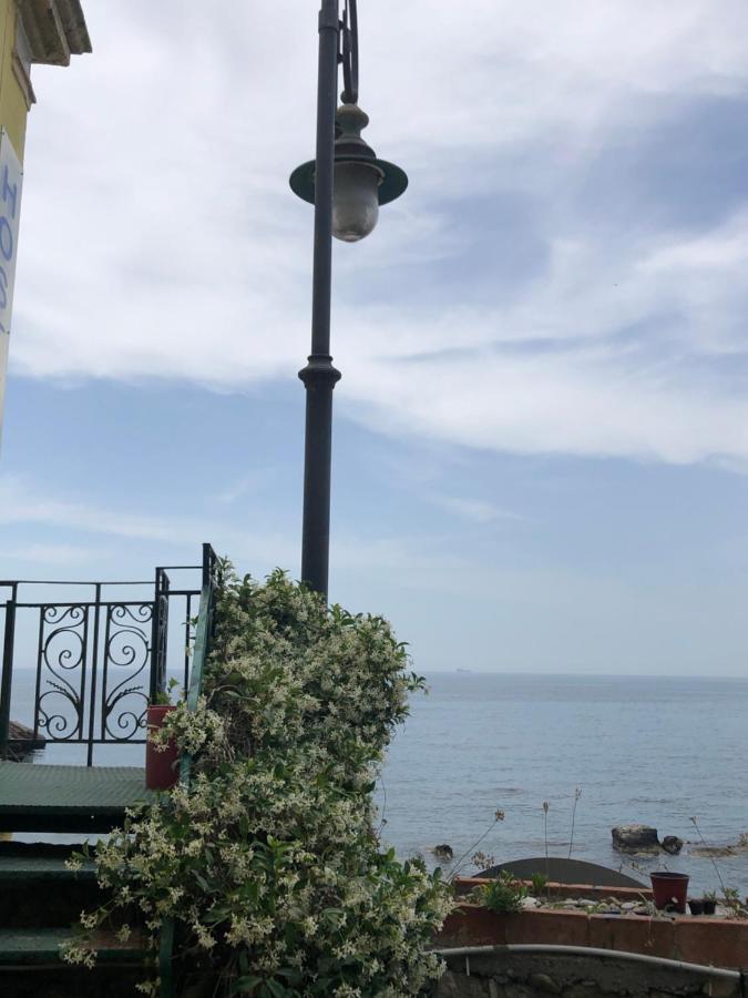 Hostel Beach House Giardini-Naxos Buitenkant foto