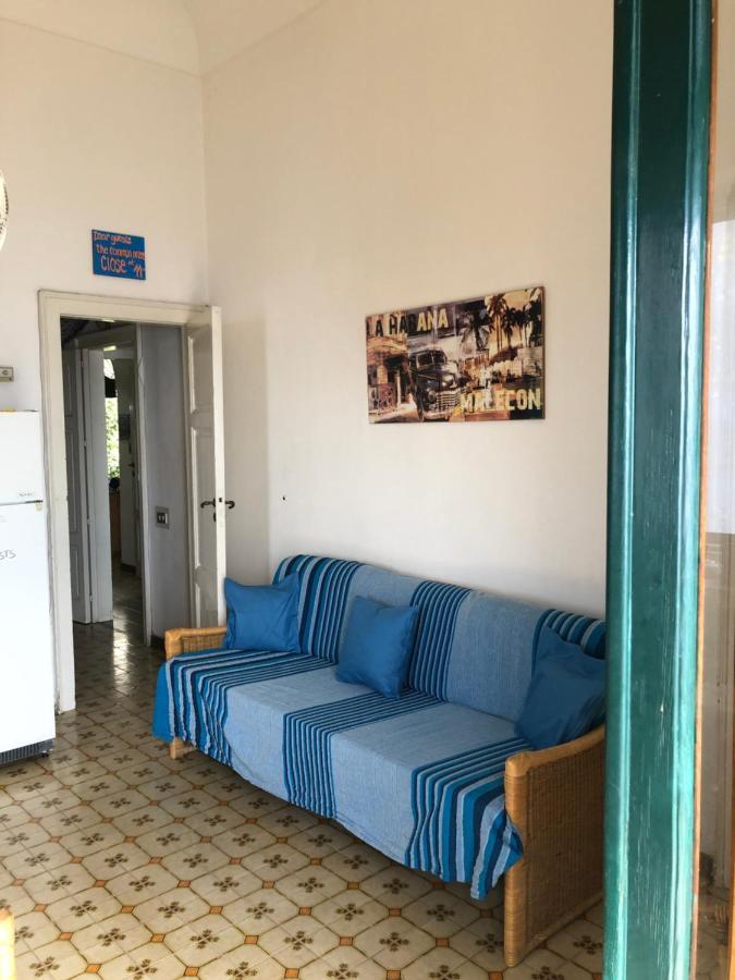 Hostel Beach House Giardini-Naxos Buitenkant foto