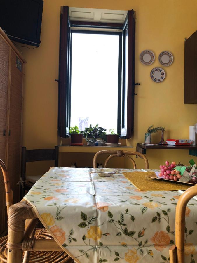 Hostel Beach House Giardini-Naxos Buitenkant foto