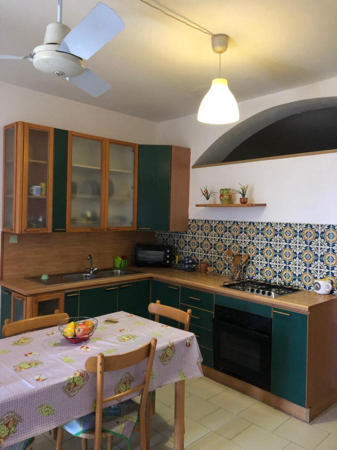 Hostel Beach House Giardini-Naxos Buitenkant foto