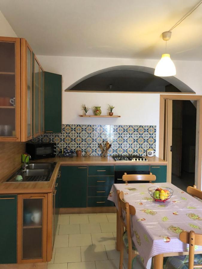 Hostel Beach House Giardini-Naxos Buitenkant foto